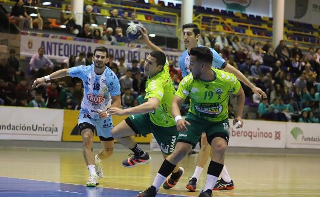 La experiencia lleva al Conservas Alsur a una victoria holgada en el derbi
