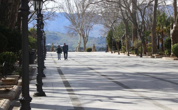 Detenido un exhibicionista por enseñar sus genitales a menores en la Alameda del Tajo de Ronda