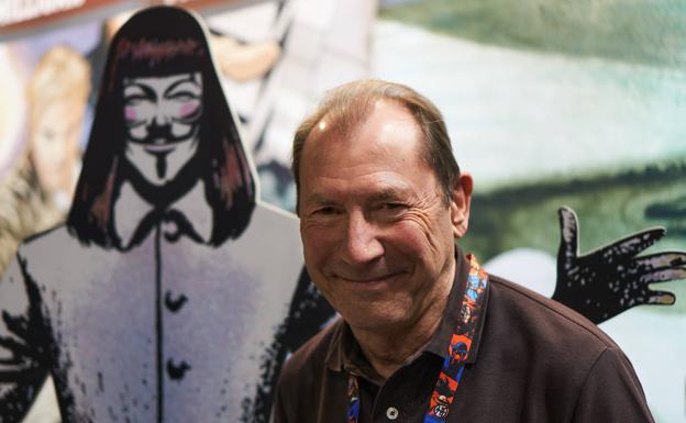 David Lloyd: «Estoy muy orgulloso de que utilicen mi máscara como un símbolo de revolución»