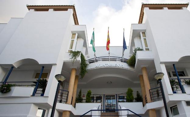 El alcalde de Cómpeta no descarta que el pleno de la moción de censura sea a puerta cerrada