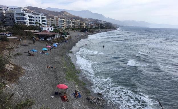 Torrox, Nerja y Vélez-Málaga cierran sus playas para frenar la expansión del coronavirus