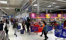 Los malagueños arrasan los supermercados para llenar las despensas ante la cuarentena por coronavirus