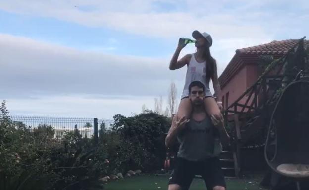 Suárez y su simpático entrenamiento en casa
