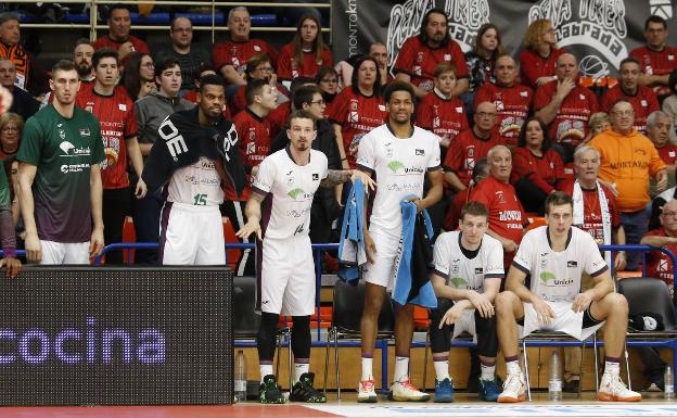 Los clubes de la ACB valoran fórmulas para acabar la temporada y el pago a los jugadores