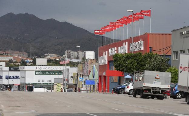 La avalancha de miles de despidos temporales amenaza con colapsar los servicios de empleo