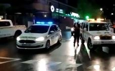 Vídeo: Sanitarios, policías y ciudadanos se funden en un emotivo aplauso en Mijas