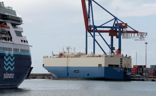 El Puerto de Málaga recibirá 12 barcos de mercancías hasta final de mes
