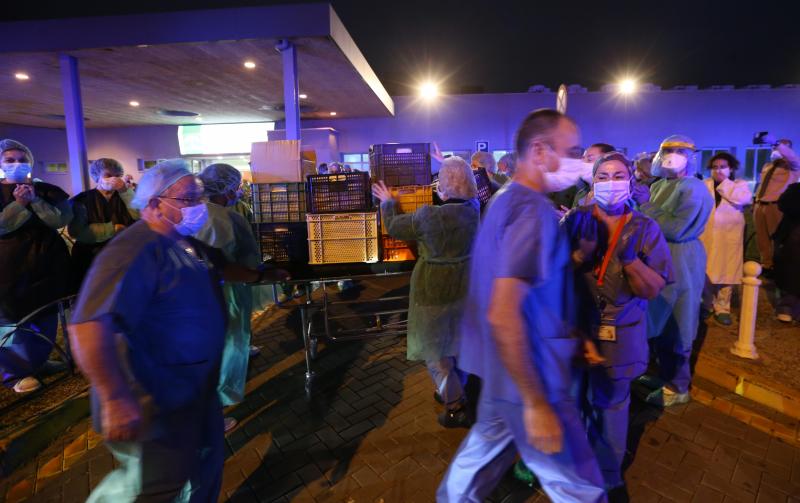 Un anónimo dona 150 trajes especiales a los sanitarios para la lucha contra el coronavirus en Málaga