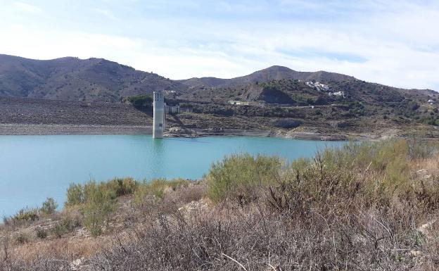 La semana de lluvias alivia la situación de los embalses en Málaga