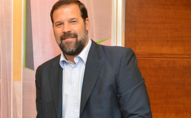 Alfonso Reyes mejora: «Pienso en un chiringuito de Rincón de la Victoria con mi espetito, unos vitorianos, ensalada de pimientos...»