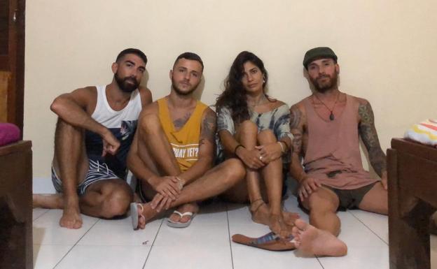 «Tenemos miedo a quedarnos atrapados en Bali durante meses»