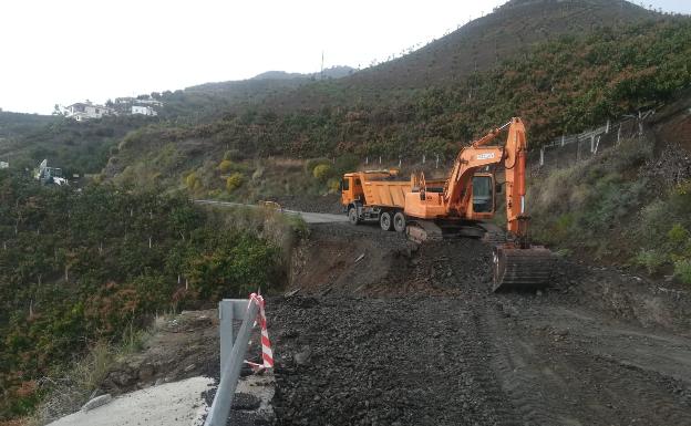 La Diputación comienza las obras de emergencia en la carretera entre El Borge y Almáchar