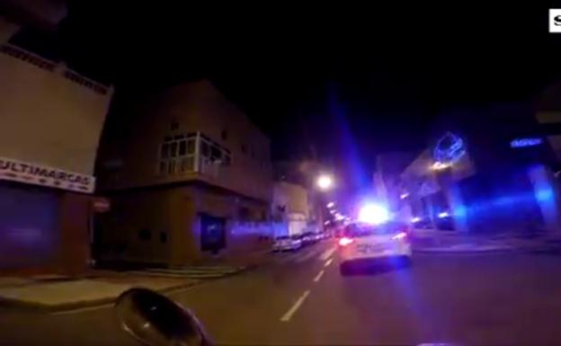 Vídeo | La Policía da las gracias a los malagueños con sus sirenas y la canción 'Que viva España'