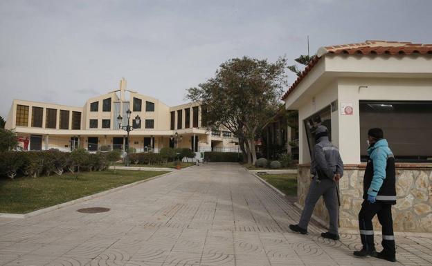 El Gobierno endurece las restricciones en los funerales: máximo tres familiares en el entierro