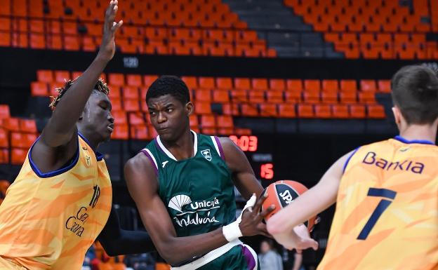 Yannick Nzosa , el 'pelotazo' del Unicaja en pleno parón