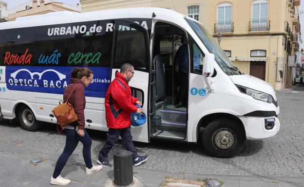 Los autobuses urbanos de Ronda mantienen sus horarios y líneas