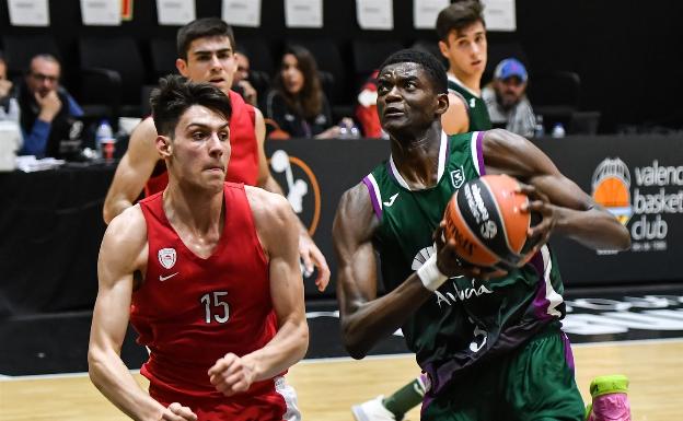 El Unicaja blinda a Yannick Nzosa como a una estrella