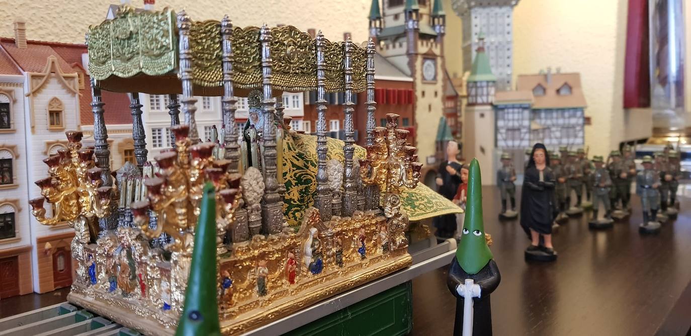 Los rincones cofrades en casa de los malagueños