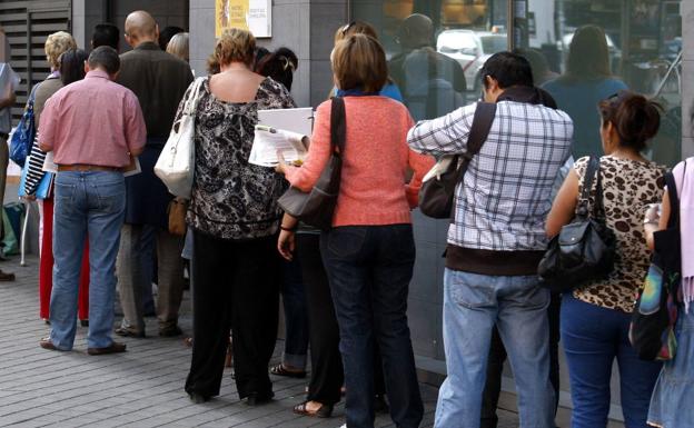 La Junta subraya la «anomalía» de la cifra del paro en marzo, que contabiliza afectados por ERTE