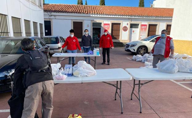 Crece el número de familias que reciben alimentos de Cruz Roja
