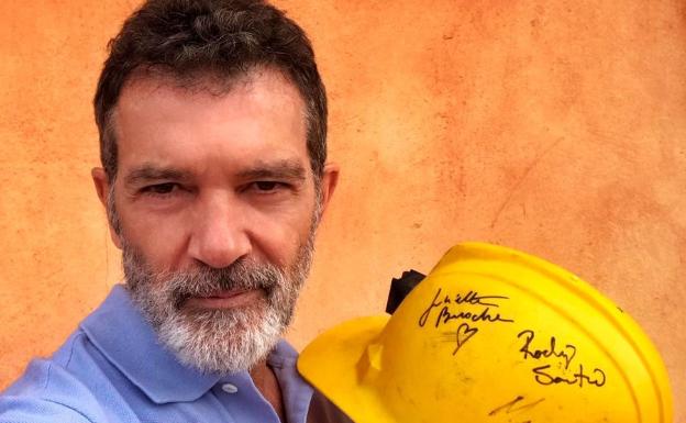 Banderas colabora con la subasta solidaria de la Liga Endesa