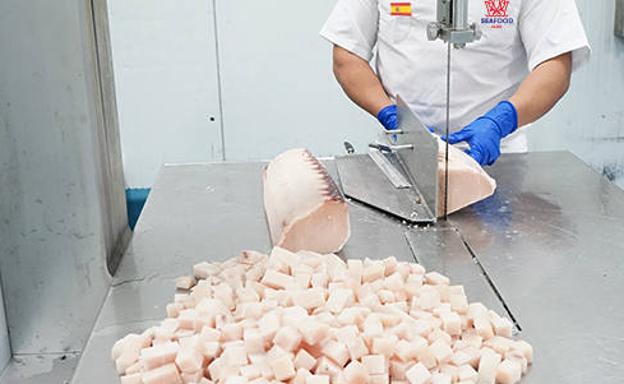 La empresa malagueña Congelados Aliss dona 600 kilos de pescado a comedores y entidades sociales
