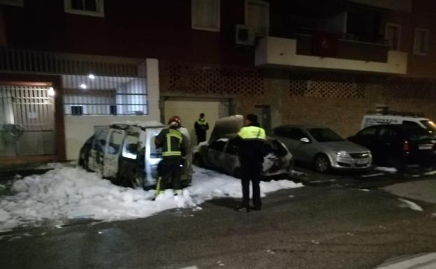 Arden tres vehículos esta pasada madrugada en Vélez-Málaga