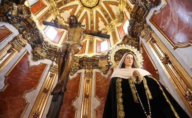 Silencioso amanecer en Santo Domingo y romero de fe para la Esperanza