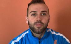 Keidi, desde el salón de su casa donde está confinado junto a sus padres./SUR