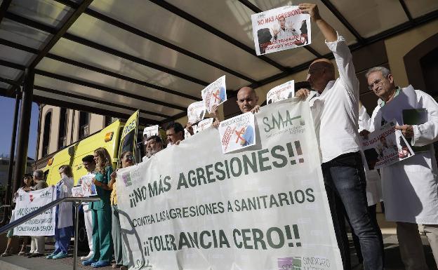 Denuncian que los médicos vuelven a sufrir agresiones verbales pese a la crisis del coronavirus