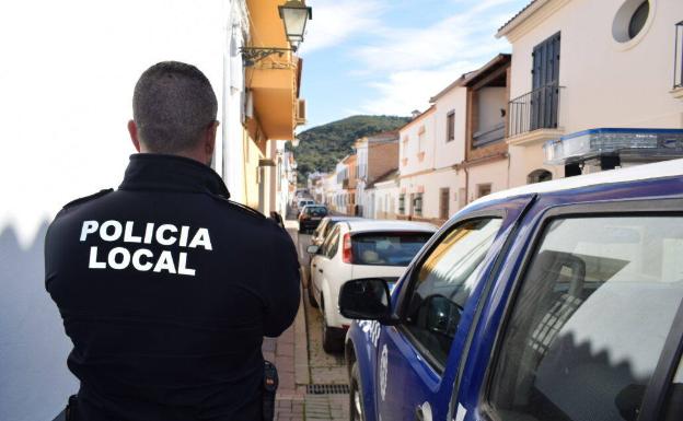 La Policía Local de Casares impone cuatro denuncias en una semana por incumplimiento del confinamiento