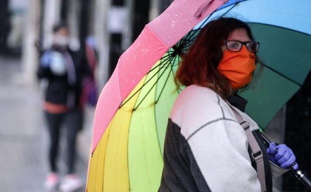 Las últimas lluvias en Málaga dejan en un día agua para beber más de un mes