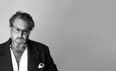 La vida de lujo y bohemia de Julian Schnabel