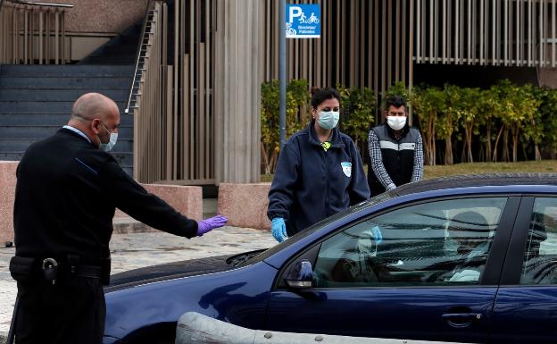 Los supermercados de Málaga se blindan con seguridad privada durante el confinamiento