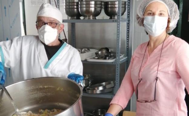 Villanueva del Trabuco pone en marcha un programa de comida caliente para las familias con menos recursos