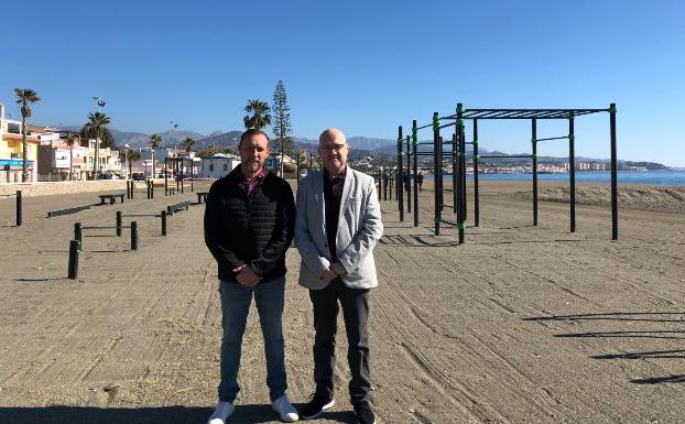 Vélez gestiona con Costas la exención del canon de los servicios de playa en el municipio