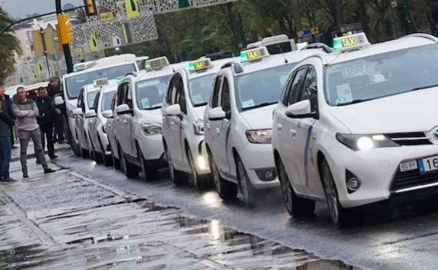 Detenidos el conductor y el pasajero de un taxi en Málaga por transportar hachís