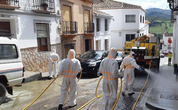 El Infoca, contra el coronavirus en los pueblos de Málaga