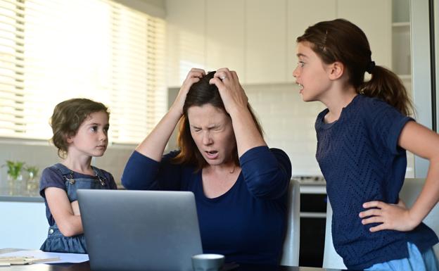 Conflictos familiares durante el confinamiento: estallamos con los deberes del colegio, la tele, el ordenador y las tareas domésticas