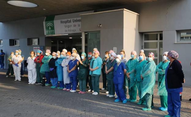 Vídeo | Minutos de silencio en Málaga por las víctimas del coronavirus