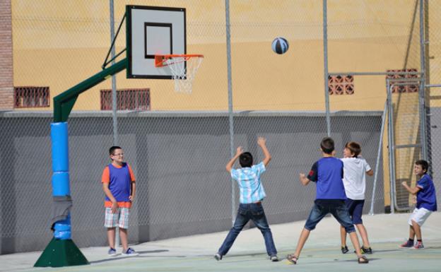 Consejería, padres y docentes exigen al Gobierno medidas de seguridad para la vuelta al colegio