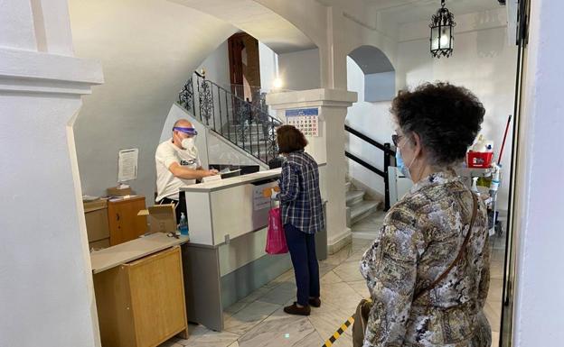 El Ayuntamiento de Ronda reparte mascarillas en varios puntos de la localidad