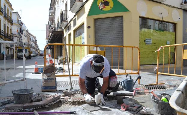 Realizan mejoras en Carrera Espinel de cara a la reapertura de negocios