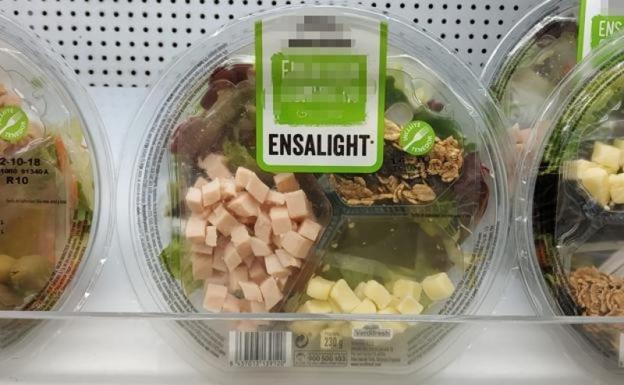 Ensaladas envasadas: ni son todas saludables ni alcanzan el aporte calórico de una comida completa, según la OCU