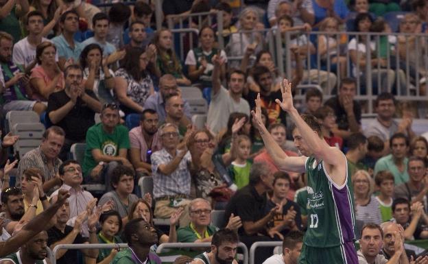 El Unicaja se rinde a Fran Vázquez