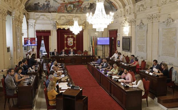 La mayoría de juristas ve poco probable que un juzgado paralizara una moción de censura