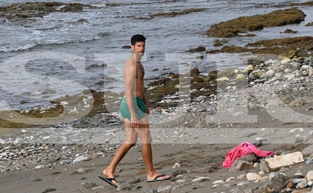 Djokovic cambia la tierra batida por la arena en Marbella