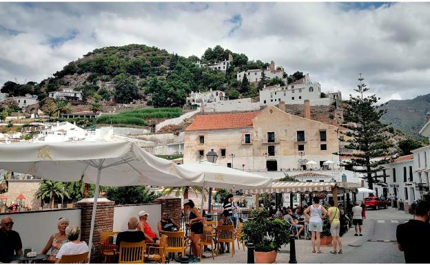 Frigiliana no cobrará a las terrazas durante todo el año