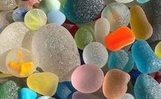 ¿Es real la foto viral de la arena de playa vista a través de un microscopio?