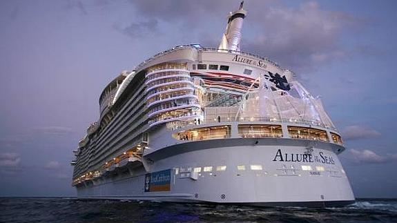 Sanidad prohíbe la entrada del crucero 'Allure of the Seas', de Royal Caribbean, que iba a ser reparado en Cádiz